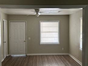 Talladega house for rent - A room with a ceiling fan and a window with blinds.