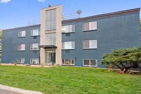 Denver apartment for rent - Lush Green Landscape at Stratford Plaza South, Denver