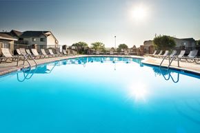Lincoln apartment for rent - a large swimming pool with lounge chairs around it