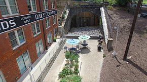 Richmond apartment for rent - A view of a courtyard with a pool and a sign that says "CLEANEST DAILY DELIVERY BEST".