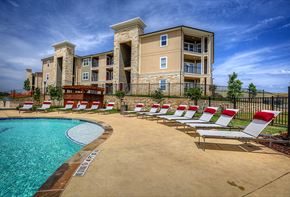 Denison apartment for rent - Residence at Gateway Village | Pool