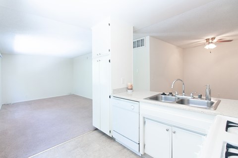 Floor plan for 1 bed, 1 bath, 600 sqft