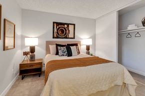 Denver apartment for rent - a bedroom with a bed and two lamps