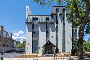 Denver apartment for rent - the building in which the hotel is located