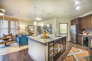 Elegant backsplashes in kitchen