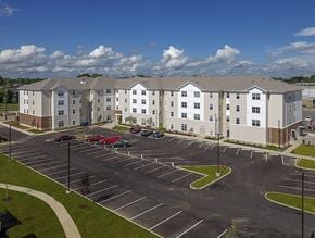 Columbus apartment for rent - A parking lot in front of a large apartment complex.