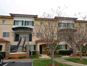 Jacksonville house for rent - Apartment building with a tree in front.