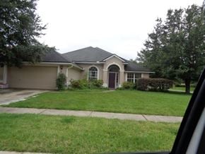 Orange Park house for rent - a house with a lawn in front of it