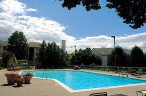 Frederick apartment for rent - a swimming pool in the middle of a building