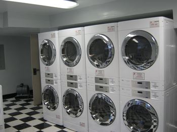 Smart laundry room 