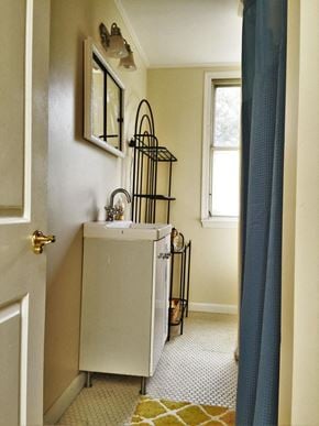Philadelphia house for rent - A bathroom with a white cabinet and a mirror above it.