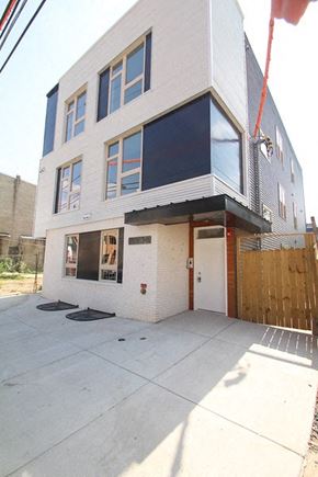 Philadelphia apartment for rent - a white and blue apartment building with a sidewalk