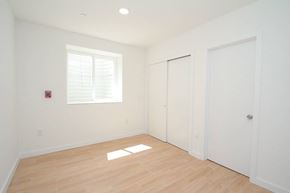 Philadelphia apartment for rent - an empty room with white walls and a window