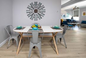 Newport apartment for rent - a dining room with a table and chairs and a mirror on the wall