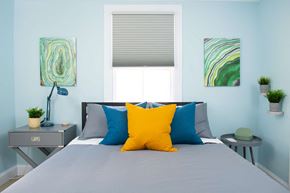 Newport apartment for rent - a bedroom with a bed with blue and yellow pillows