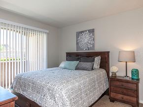 Sparks apartment for rent - a bedroom with a bed and a window