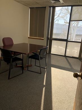 Westminster apartment for rent - A room with a table and chairs and a window.