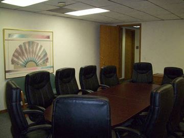 Westminster apartment for rent - A conference room with a large table and chairs.