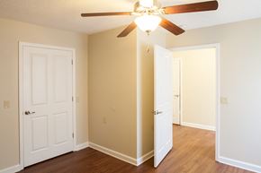 Fostoria apartment for rent - an empty living room with a ceiling fan and a closet