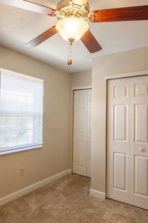Eminence apartment for rent - a bedroom with a ceiling fan and a closet