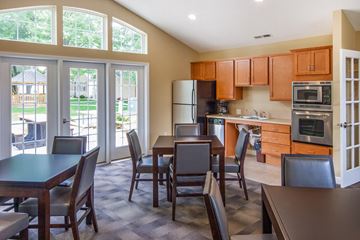 Delaware apartment for rent - a kitchen and dining room with a table and chairs