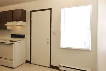 Kenton apartment for rent - a kitchen with a stove refrigerator and a window