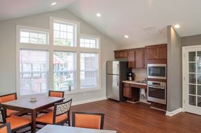 Bedford apartment for rent - a kitchen and dining room with a table and chairs