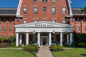 Cincinnati apartment for rent - the building in which the hotel is located