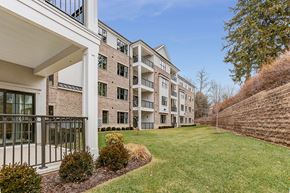Bernardsville apartment for rent - the preserve at ballantyne commons yard and apartment buildings