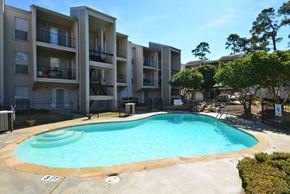 Beaumont apartment for rent - a large swimming pool in front of an apartment building