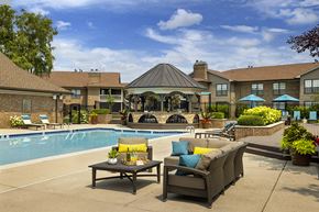 Indianapolis apartment for rent - Willow Lake Apartments Indianapolis pool and lounge area