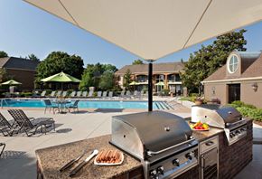 Louisville apartment for rent - Hurstbourne Grand Apartments Louisville  poolside grills and chef's kitchen